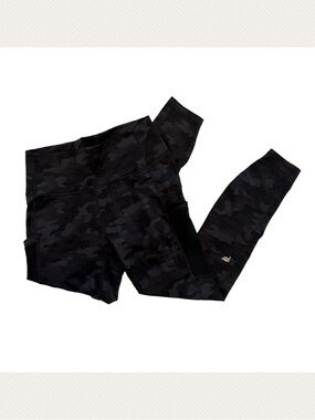 🧵Fabletics Power hold camo Leggings